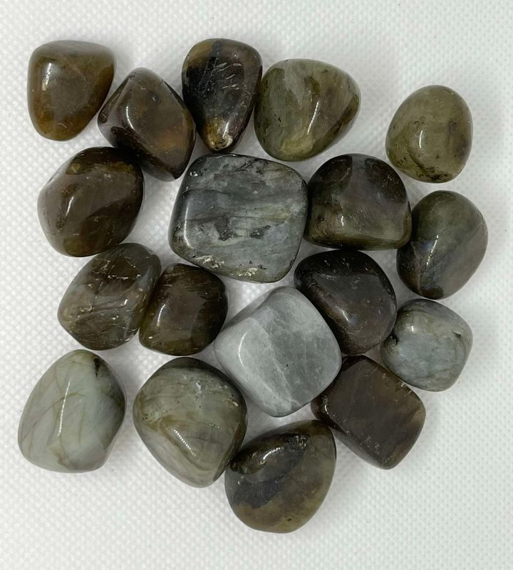 Labradoryt – kamień transformacji, ochrony i intuicji