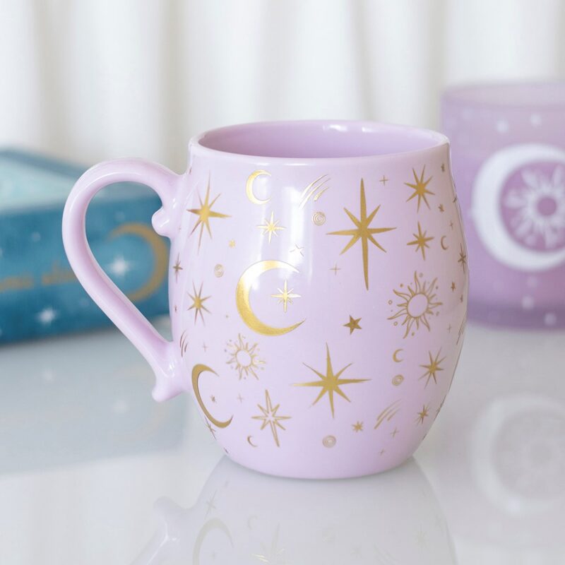 Fioletowy Kubek „Pastel Skies” 500 ml – Księżyce, Słońca i Gwiazdy
